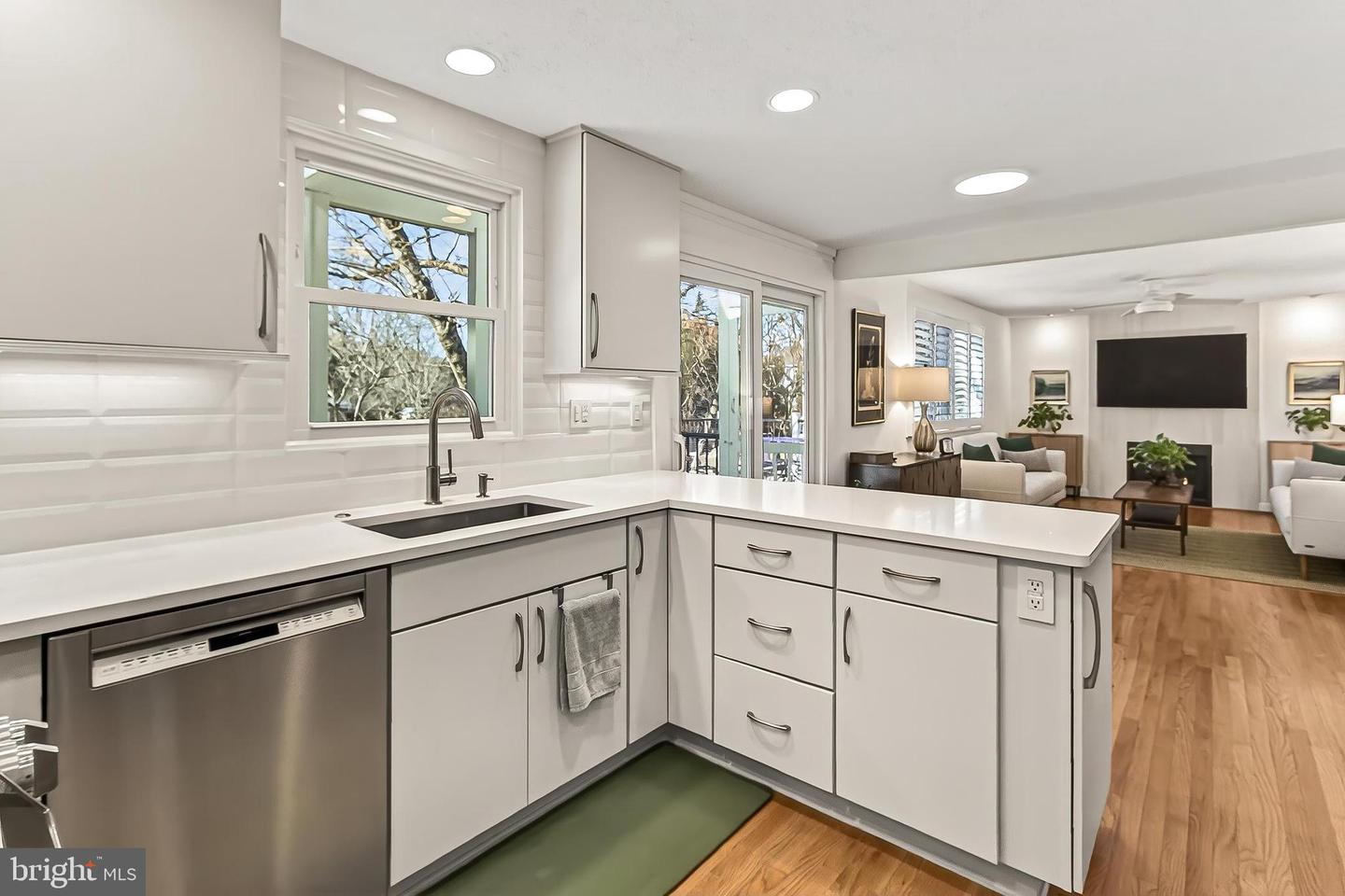 3826 BEECH DOWN DR, CHANTILLY, Virginia 20151, 3 Bedrooms Bedrooms, ,2 BathroomsBathrooms,Residential,For sale,3826 BEECH DOWN DR,VAFX2286782 MLS # VAFX2286782