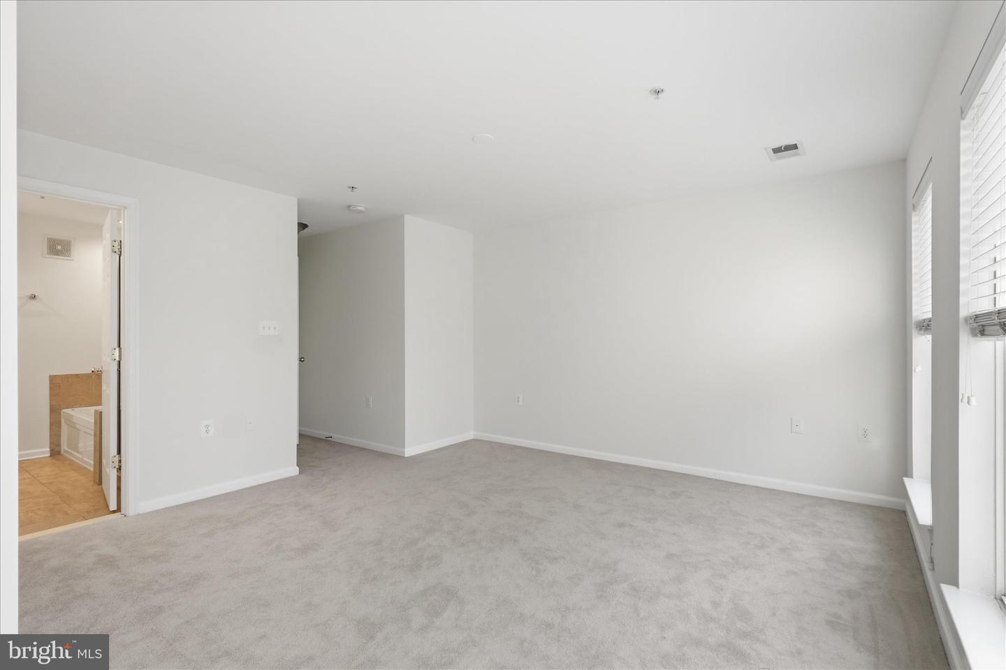 6066 ASTER HAVEN CIR, HAYMARKET, Virginia 20169, 3 Bedrooms Bedrooms, ,2 BathroomsBathrooms,Residential,For sale,6066 ASTER HAVEN CIR,VAPW2110936 MLS # VAPW2110936