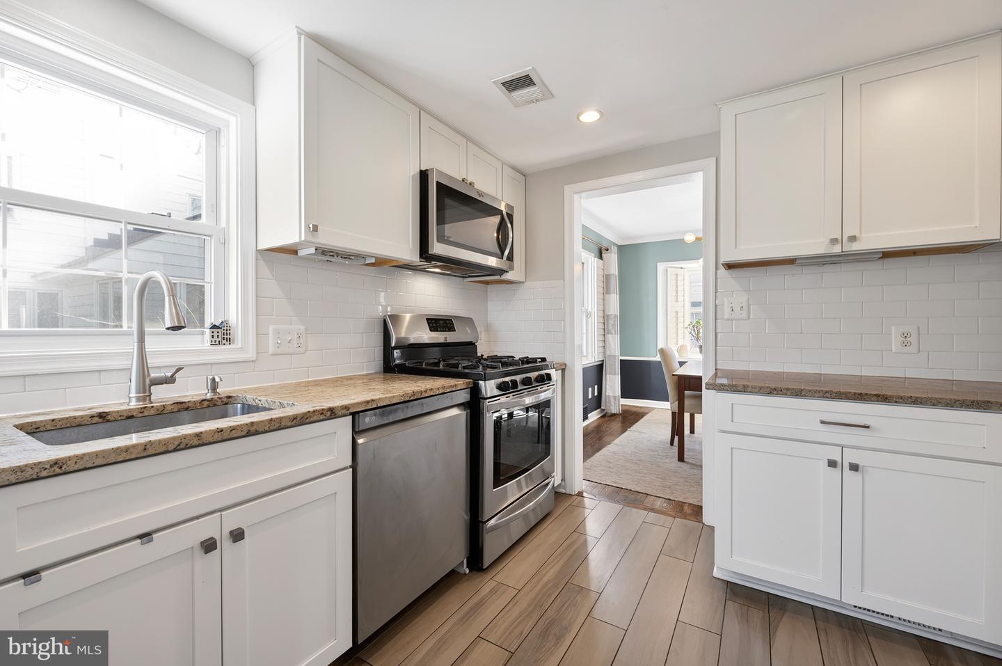 413 TENNESSEE AVE, ALEXANDRIA, Virginia 22305, 3 Bedrooms Bedrooms, 6 Rooms Rooms,3 BathroomsBathrooms,Residential,For sale,413 TENNESSEE AVE,VAAX2053402 MLS # VAAX2053402
