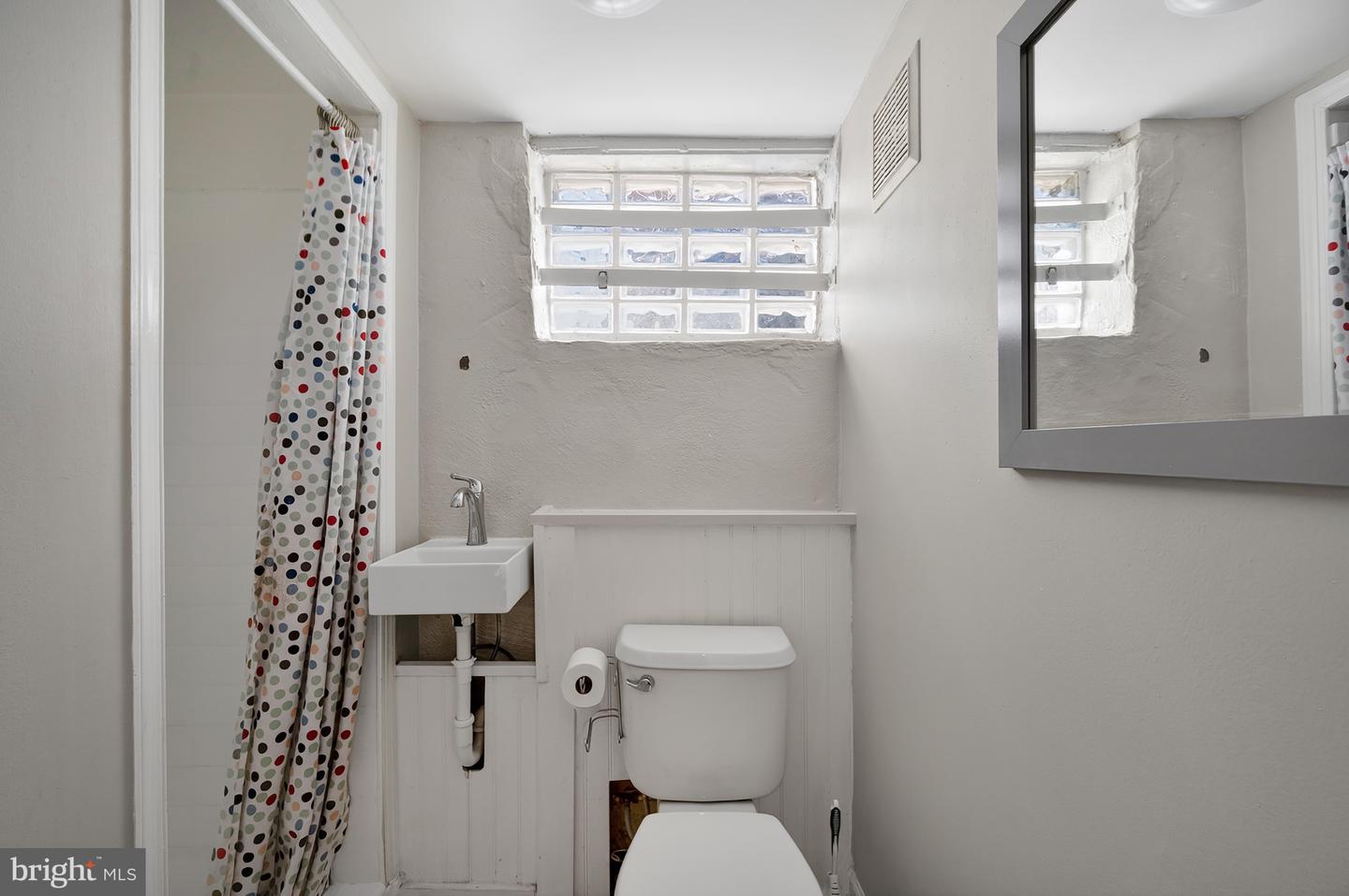 413 TENNESSEE AVE, ALEXANDRIA, Virginia 22305, 3 Bedrooms Bedrooms, 6 Rooms Rooms,3 BathroomsBathrooms,Residential,For sale,413 TENNESSEE AVE,VAAX2053402 MLS # VAAX2053402