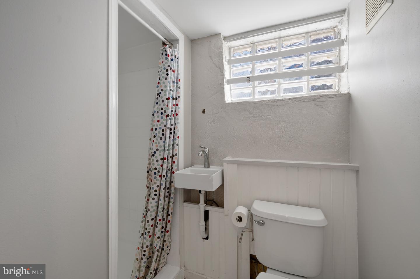 413 TENNESSEE AVE, ALEXANDRIA, Virginia 22305, 3 Bedrooms Bedrooms, 6 Rooms Rooms,3 BathroomsBathrooms,Residential,For sale,413 TENNESSEE AVE,VAAX2053402 MLS # VAAX2053402