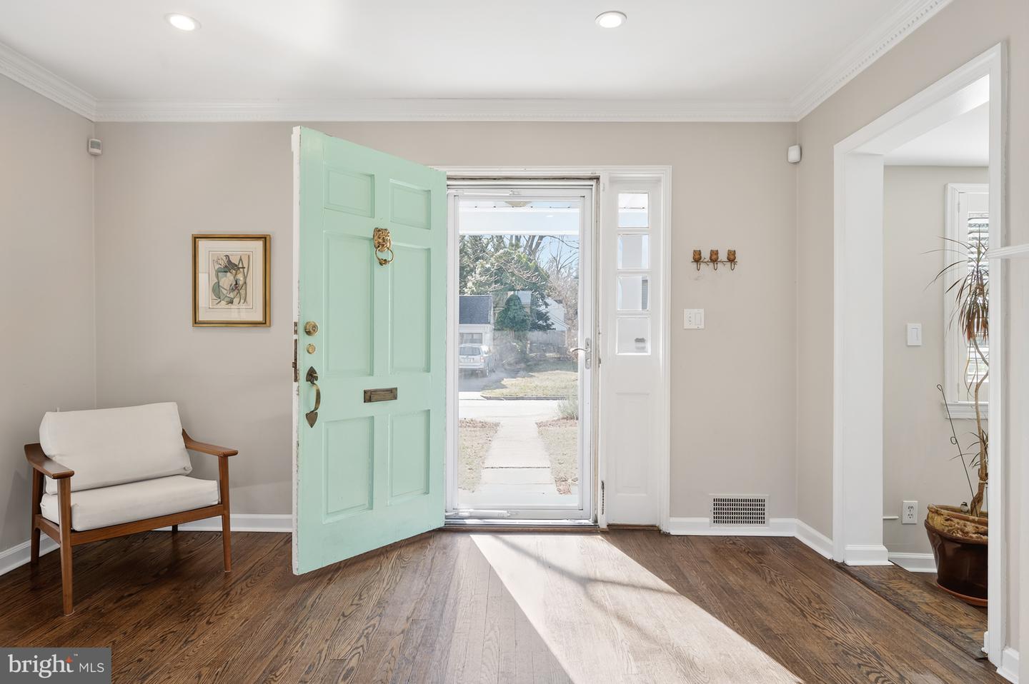 413 TENNESSEE AVE, ALEXANDRIA, Virginia 22305, 3 Bedrooms Bedrooms, 6 Rooms Rooms,3 BathroomsBathrooms,Residential,For sale,413 TENNESSEE AVE,VAAX2053402 MLS # VAAX2053402