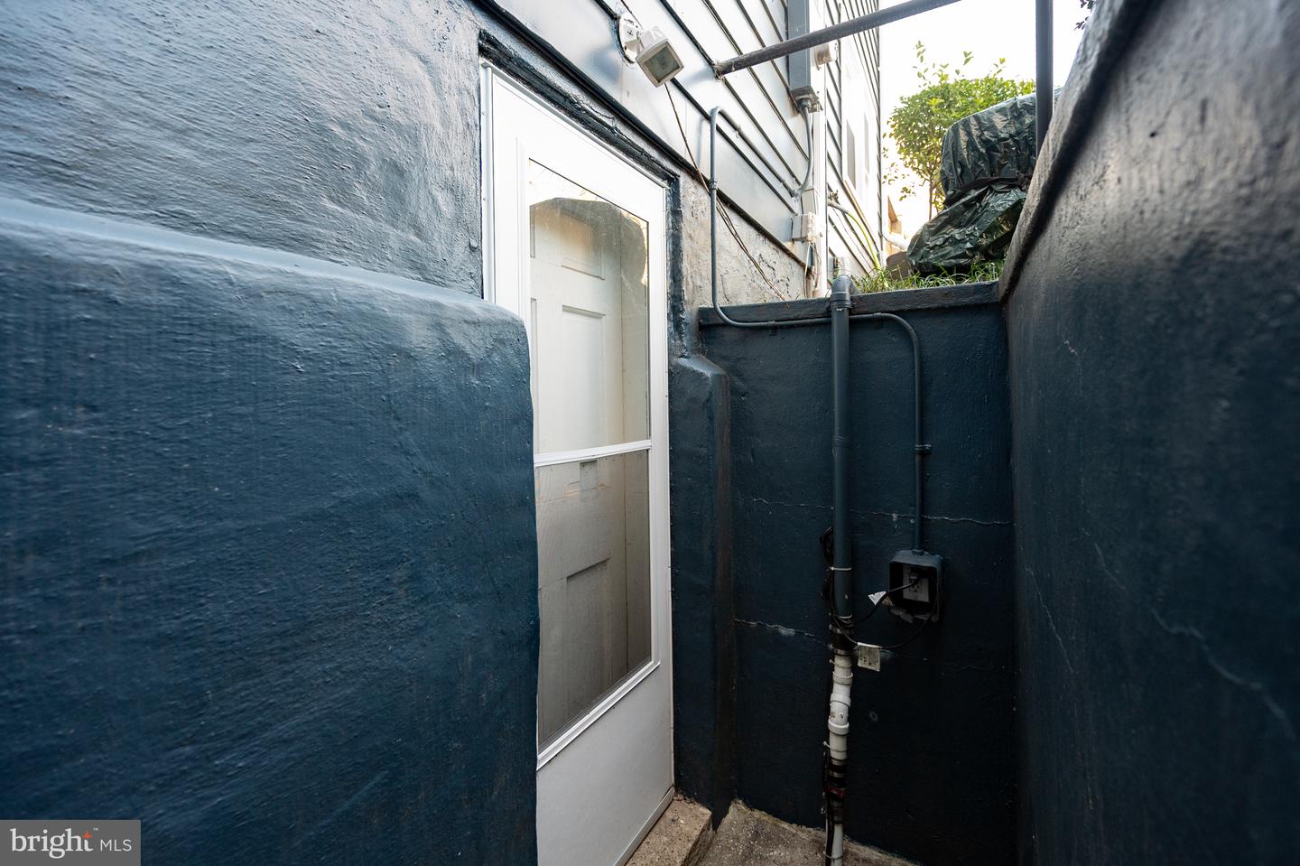 413 TENNESSEE AVE, ALEXANDRIA, Virginia 22305, 3 Bedrooms Bedrooms, 6 Rooms Rooms,3 BathroomsBathrooms,Residential,For sale,413 TENNESSEE AVE,VAAX2053402 MLS # VAAX2053402