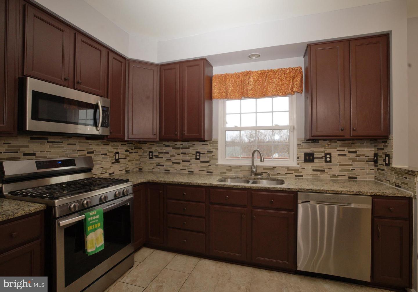 2558 GRAYTON LN, WOODBRIDGE, Virginia 22191, 4 Bedrooms Bedrooms, 4 Rooms Rooms,3 BathroomsBathrooms,Residential,For sale,2558 GRAYTON LN,VAPW2111006 MLS # VAPW2111006