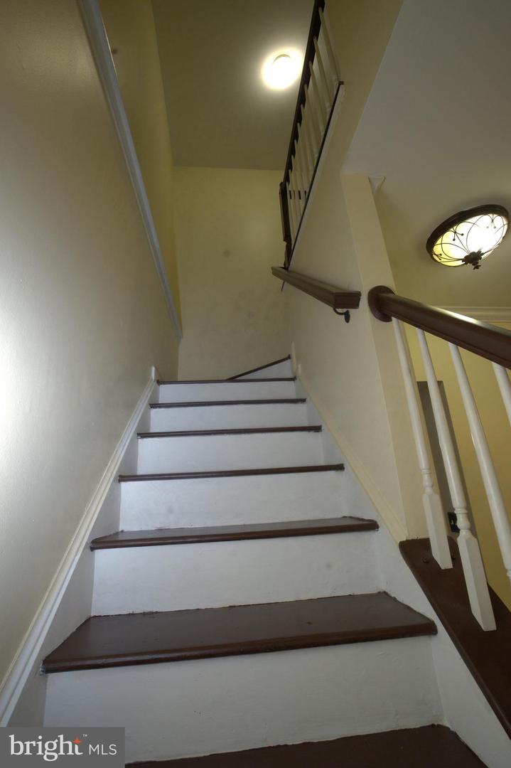 2558 GRAYTON LN, WOODBRIDGE, Virginia 22191, 4 Bedrooms Bedrooms, 4 Rooms Rooms,3 BathroomsBathrooms,Residential,For sale,2558 GRAYTON LN,VAPW2111006 MLS # VAPW2111006