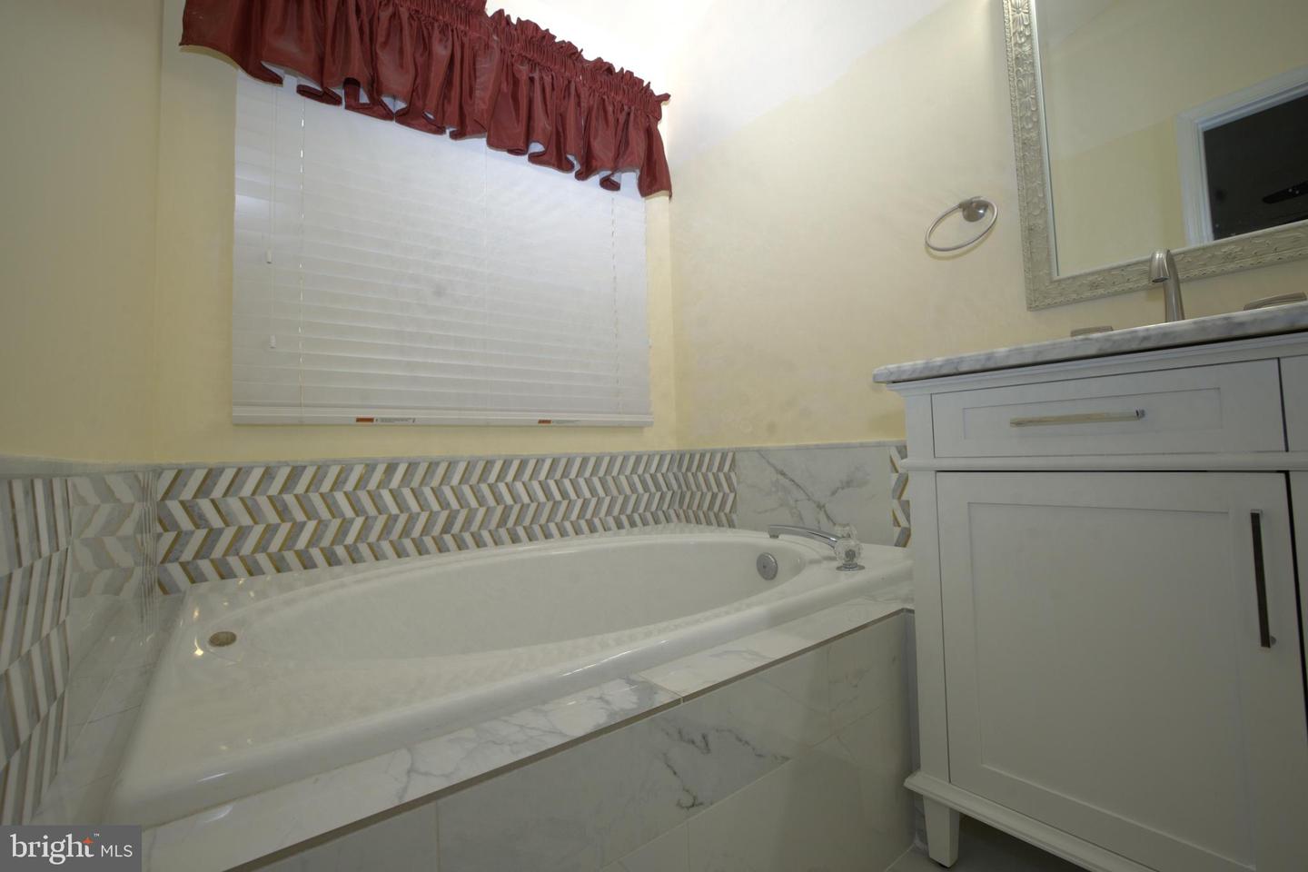 2558 GRAYTON LN, WOODBRIDGE, Virginia 22191, 4 Bedrooms Bedrooms, 4 Rooms Rooms,3 BathroomsBathrooms,Residential,For sale,2558 GRAYTON LN,VAPW2111006 MLS # VAPW2111006