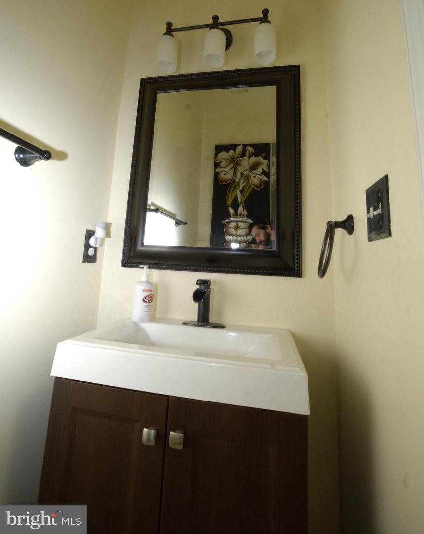 2558 GRAYTON LN, WOODBRIDGE, Virginia 22191, 4 Bedrooms Bedrooms, 4 Rooms Rooms,3 BathroomsBathrooms,Residential,For sale,2558 GRAYTON LN,VAPW2111006 MLS # VAPW2111006