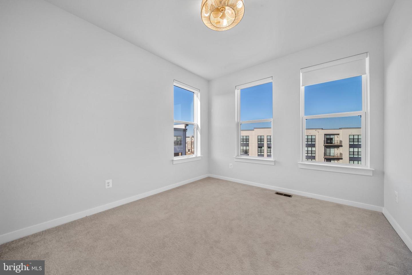 43730 TRANSIT SQ, ASHBURN, Virginia 20147, 3 Bedrooms Bedrooms, ,2 BathroomsBathrooms,Residential,For sale,43730 TRANSIT SQ,VALO2114390 MLS # VALO2114390