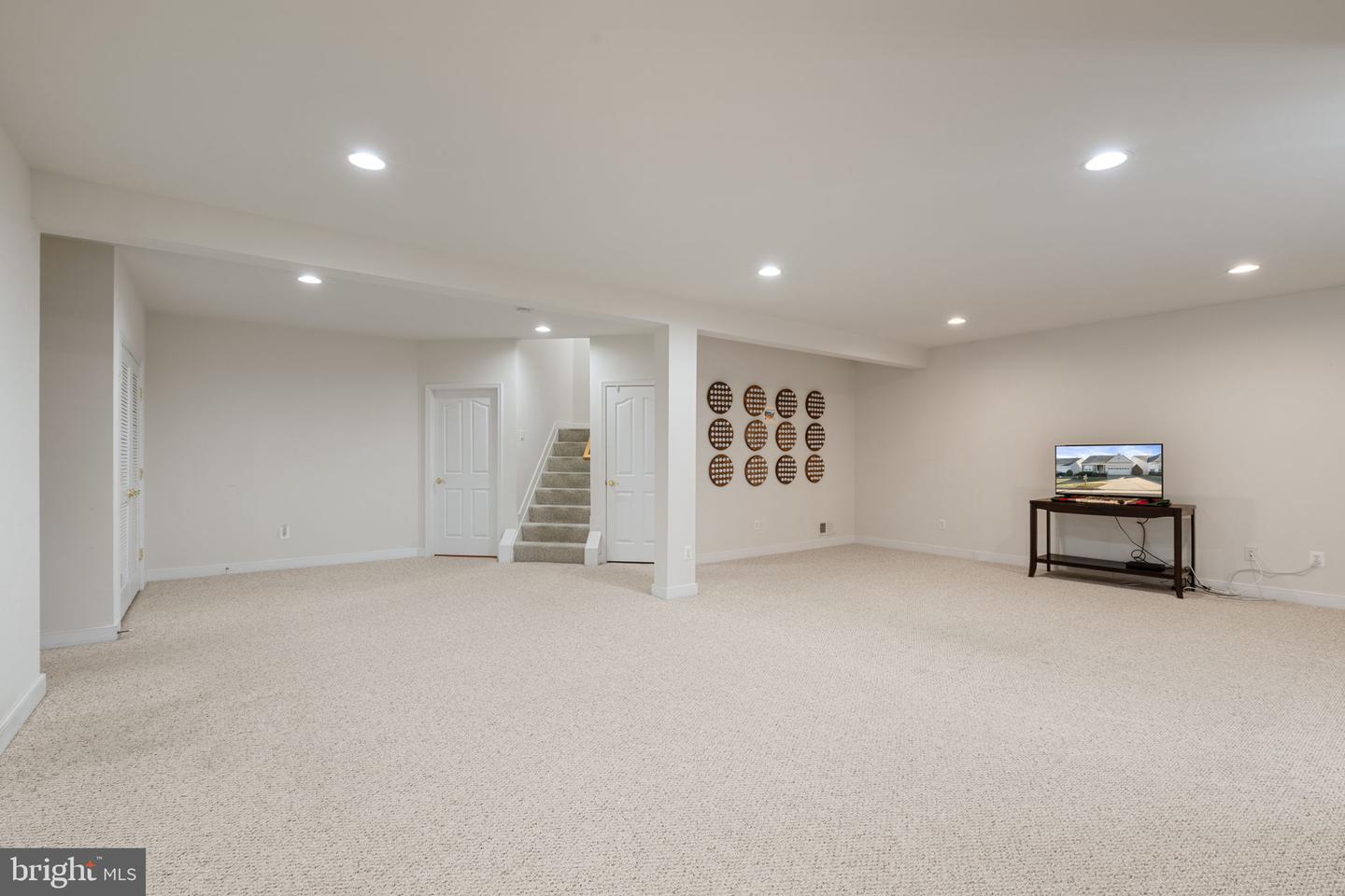 6029 CALUMET CT, GAINESVILLE, Virginia 20155, 2 Bedrooms Bedrooms, 6 Rooms Rooms,4 BathroomsBathrooms,Residential,For sale,6029 CALUMET CT,VAPW2111028 MLS # VAPW2111028