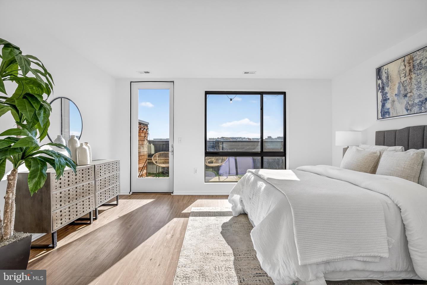 1550 11TH ST NW #407, WASHINGTON, District Of Columbia 20001, 3 Bedrooms Bedrooms, ,1 BathroomBathrooms,Residential,For sale,1550 11TH ST NW #407,DCDC2242838 MLS # DCDC2242838