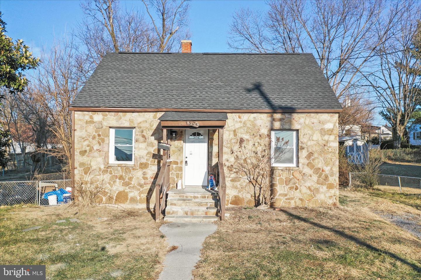 365 W 9TH ST, FRONT ROYAL, Virginia 22630, 3 Bedrooms Bedrooms, 9 Rooms Rooms,3 BathroomsBathrooms,Residential,For sale,365 W 9TH ST,VAWR2013206 MLS # VAWR2013206