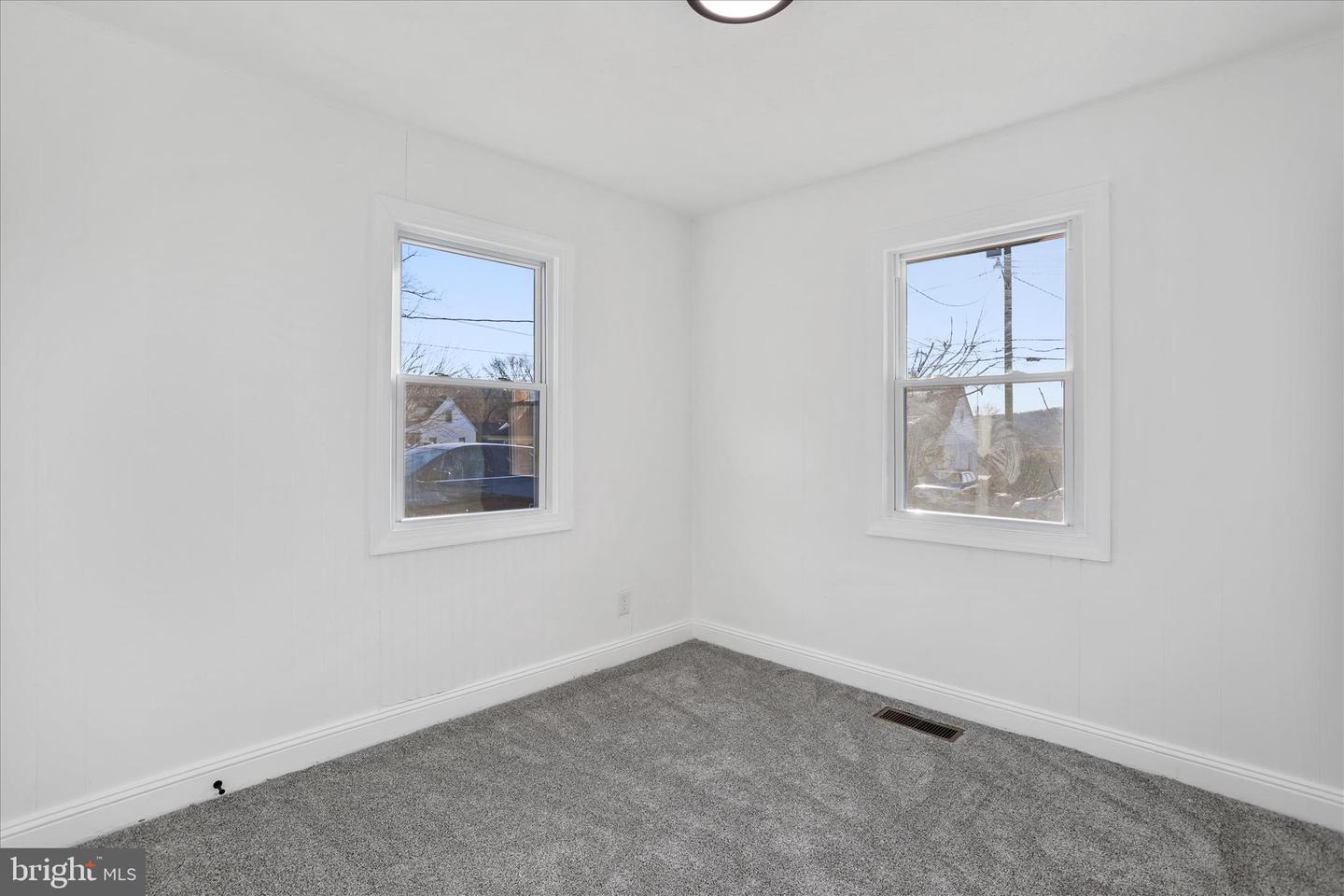 365 W 9TH ST, FRONT ROYAL, Virginia 22630, 3 Bedrooms Bedrooms, 9 Rooms Rooms,3 BathroomsBathrooms,Residential,For sale,365 W 9TH ST,VAWR2013206 MLS # VAWR2013206