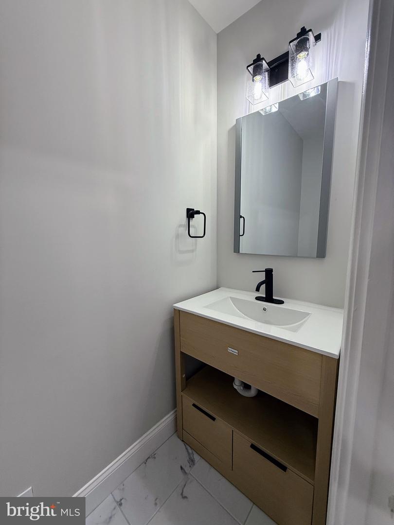 9983 HEMLOCK WOODS LN, BURKE, Virginia 22015, 3 Bedrooms Bedrooms, ,3 BathroomsBathrooms,Residential,For sale,9983 HEMLOCK WOODS LN,VAFX2287112 MLS # VAFX2287112