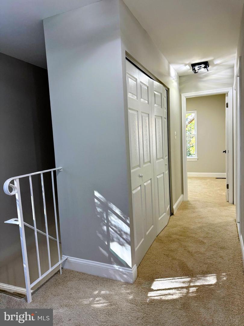 9983 HEMLOCK WOODS LN, BURKE, Virginia 22015, 3 Bedrooms Bedrooms, ,3 BathroomsBathrooms,Residential,For sale,9983 HEMLOCK WOODS LN,VAFX2287112 MLS # VAFX2287112