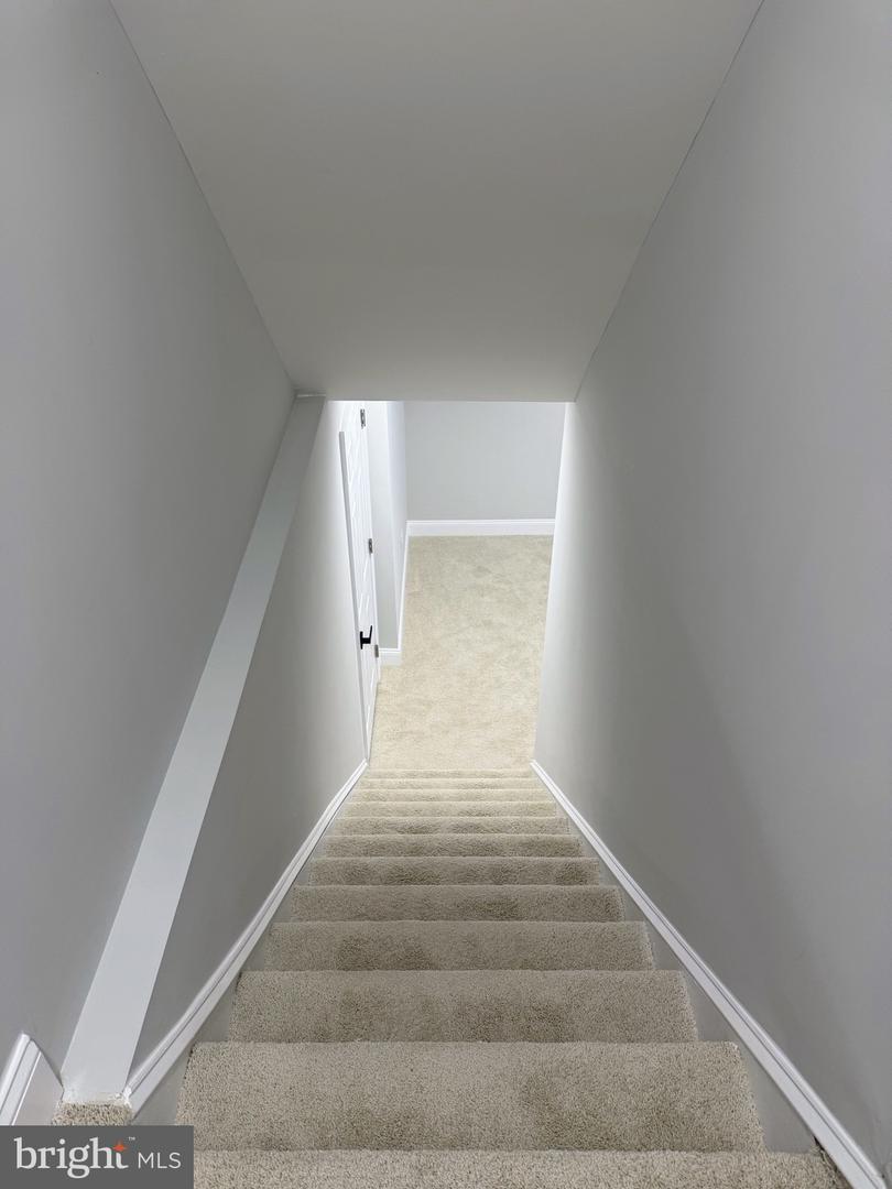 9983 HEMLOCK WOODS LN, BURKE, Virginia 22015, 3 Bedrooms Bedrooms, ,3 BathroomsBathrooms,Residential,For sale,9983 HEMLOCK WOODS LN,VAFX2287112 MLS # VAFX2287112