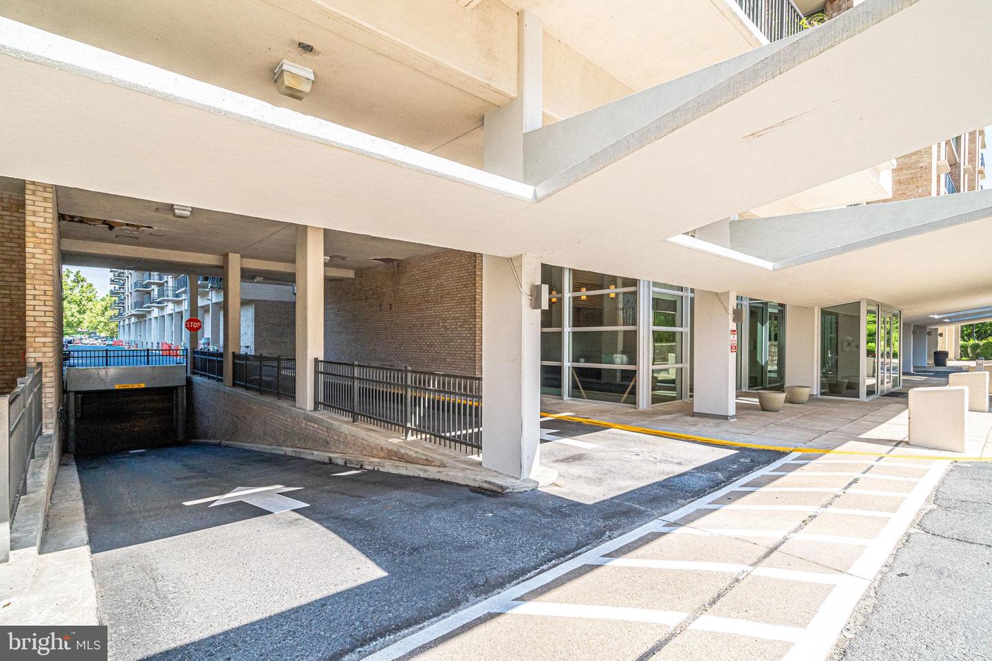 4600 S FOUR MILE RUN DR #1203, ARLINGTON, Virginia 22204, 3 Bedrooms Bedrooms, ,2 BathroomsBathrooms,Residential,For sale,4600 S FOUR MILE RUN DR #1203,VAAR2068018 MLS # VAAR2068018