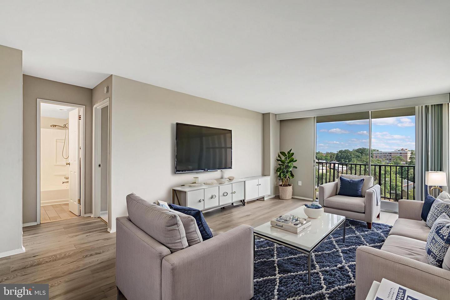 4600 S FOUR MILE RUN DR #1203, ARLINGTON, Virginia 22204, 3 Bedrooms Bedrooms, ,2 BathroomsBathrooms,Residential,For sale,4600 S FOUR MILE RUN DR #1203,VAAR2068018 MLS # VAAR2068018