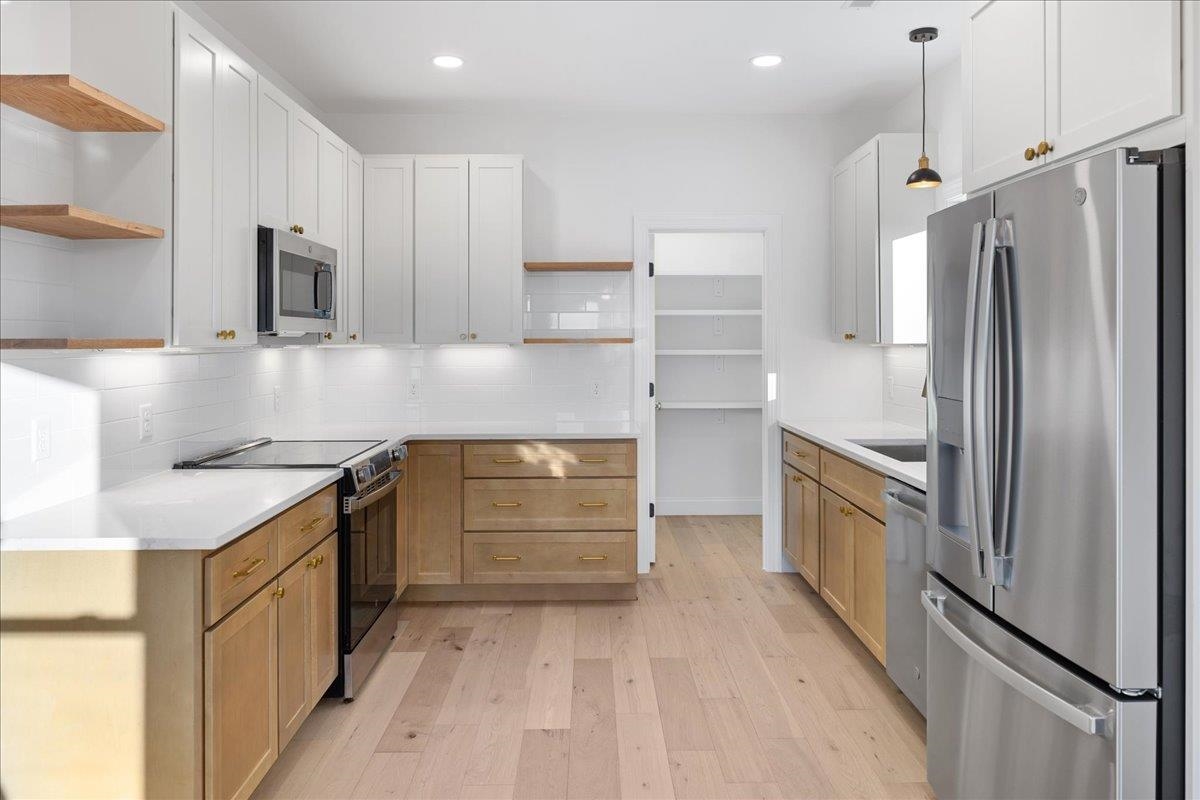 204 LEE AVE, ELKTON, Virginia 22827, 3 Bedrooms Bedrooms, ,2 BathroomsBathrooms,Residential,204 LEE AVE,672765 MLS # 672765