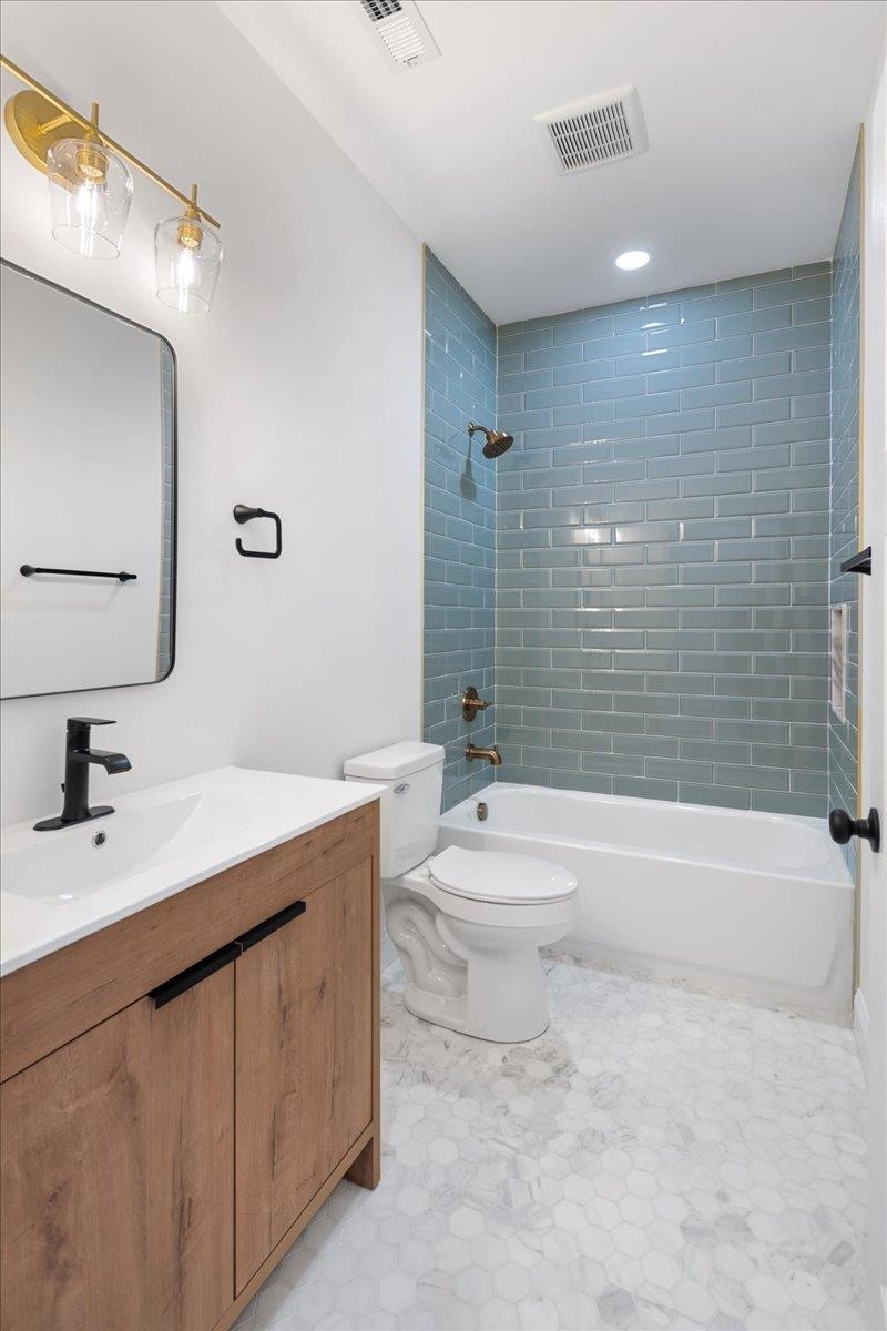 204 LEE AVE, ELKTON, Virginia 22827, 3 Bedrooms Bedrooms, ,2 BathroomsBathrooms,Residential,204 LEE AVE,672765 MLS # 672765