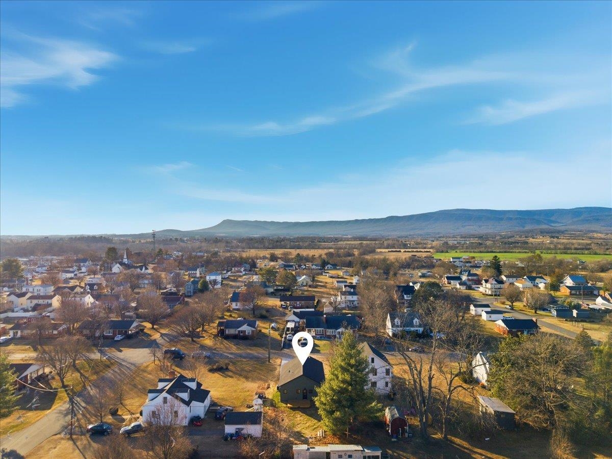 204 LEE AVE, ELKTON, Virginia 22827, 3 Bedrooms Bedrooms, ,2 BathroomsBathrooms,Residential,204 LEE AVE,672765 MLS # 672765