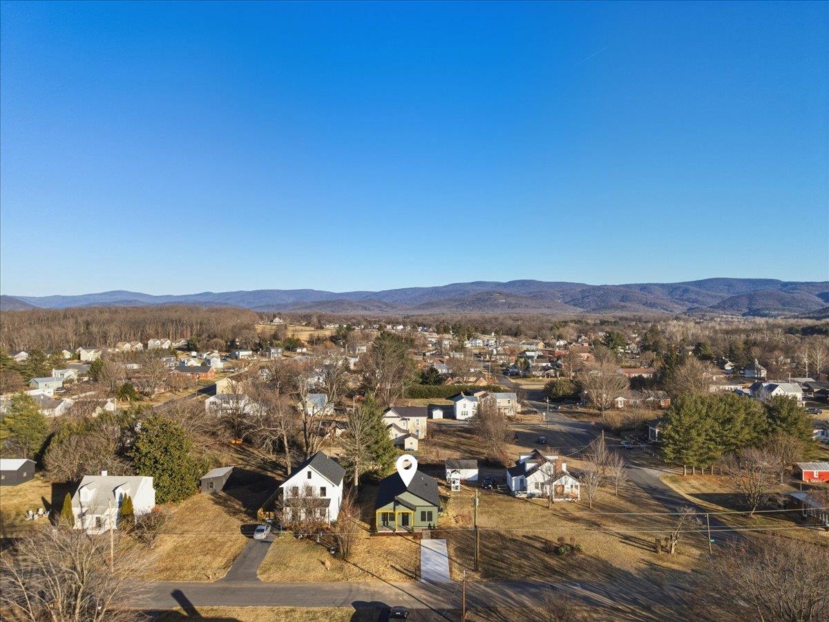 204 LEE AVE, ELKTON, Virginia 22827, 3 Bedrooms Bedrooms, ,2 BathroomsBathrooms,Residential,204 LEE AVE,672765 MLS # 672765