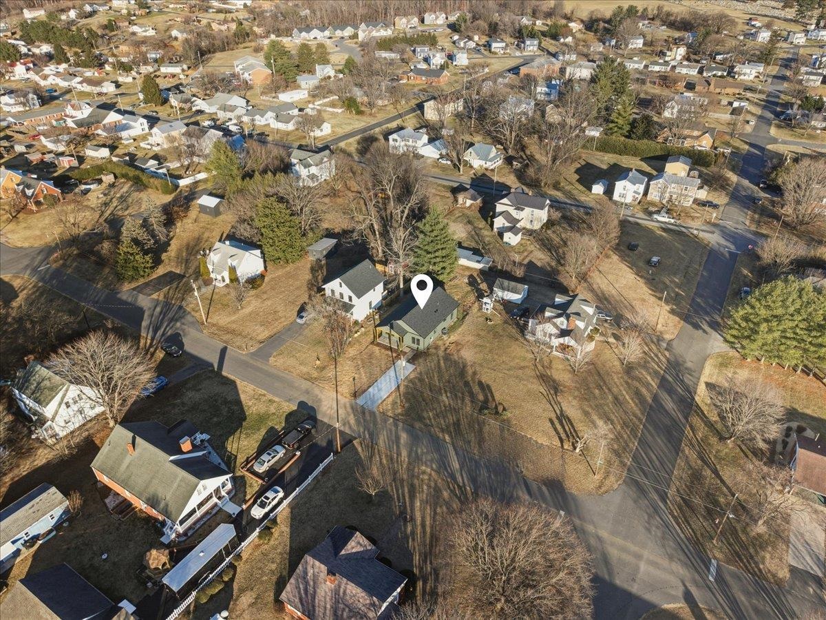 204 LEE AVE, ELKTON, Virginia 22827, 3 Bedrooms Bedrooms, ,2 BathroomsBathrooms,Residential,204 LEE AVE,672765 MLS # 672765