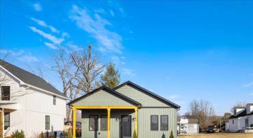 204 LEE AVE, ELKTON, Virginia 22827, 3 Bedrooms Bedrooms, ,2 BathroomsBathrooms,Residential,204 LEE AVE,672765 MLS # 672765