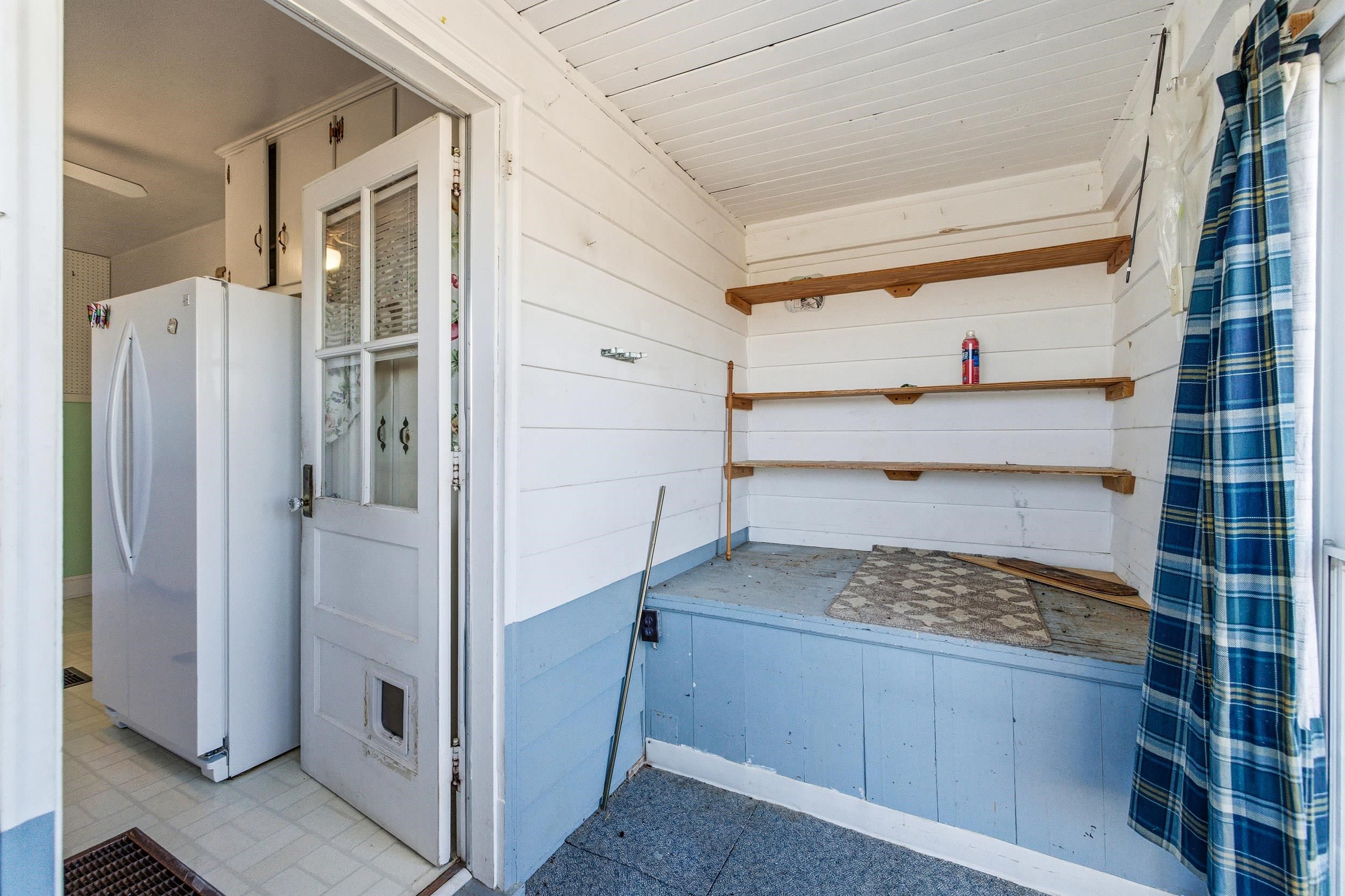 9716 CENTERVILLE RD, BRIDGEWATER, Virginia 22812, 4 Bedrooms Bedrooms, ,1 BathroomBathrooms,Residential,9716 CENTERVILLE RD,672768 MLS # 672768