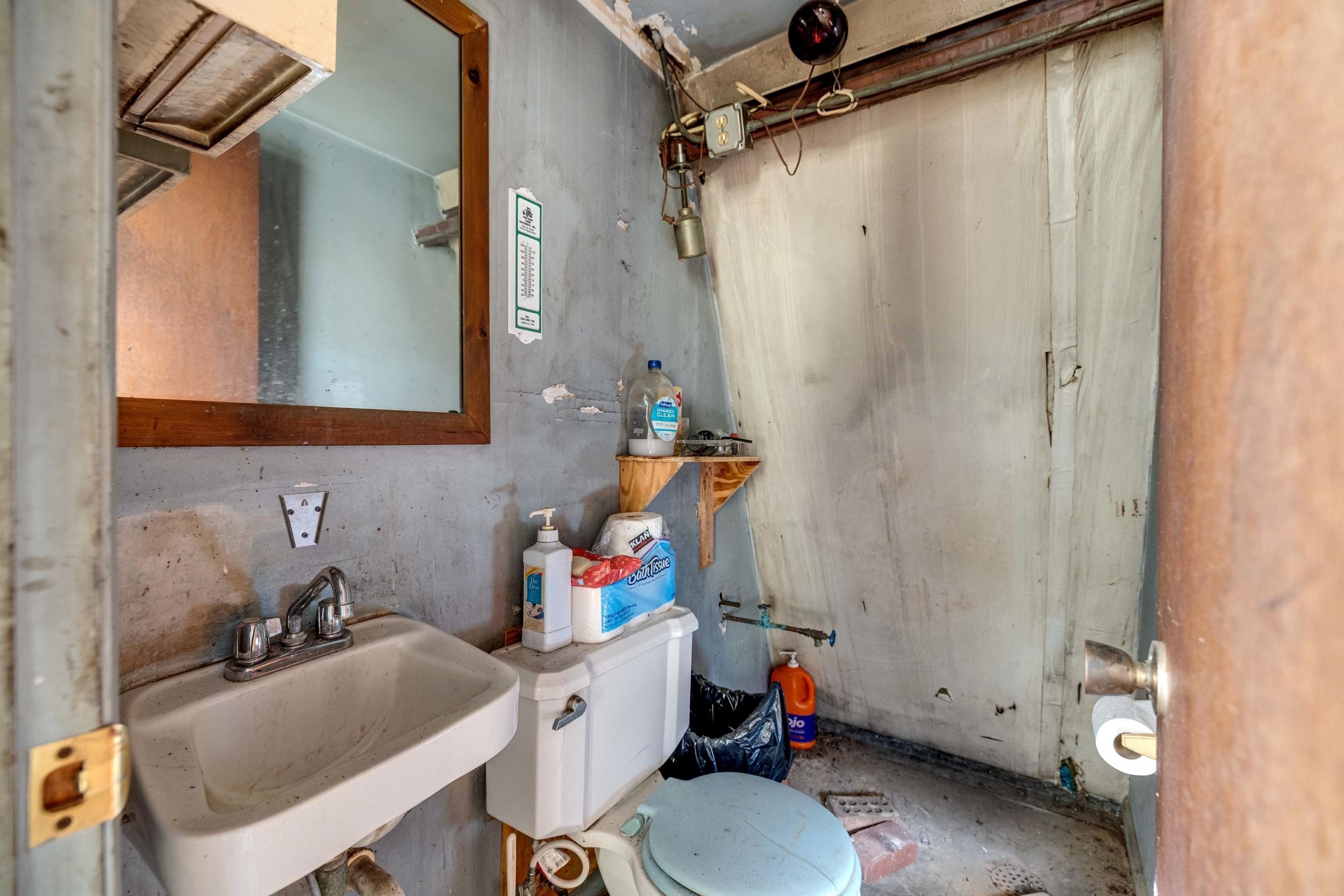 9716 CENTERVILLE RD, BRIDGEWATER, Virginia 22812, 4 Bedrooms Bedrooms, ,1 BathroomBathrooms,Residential,9716 CENTERVILLE RD,672768 MLS # 672768