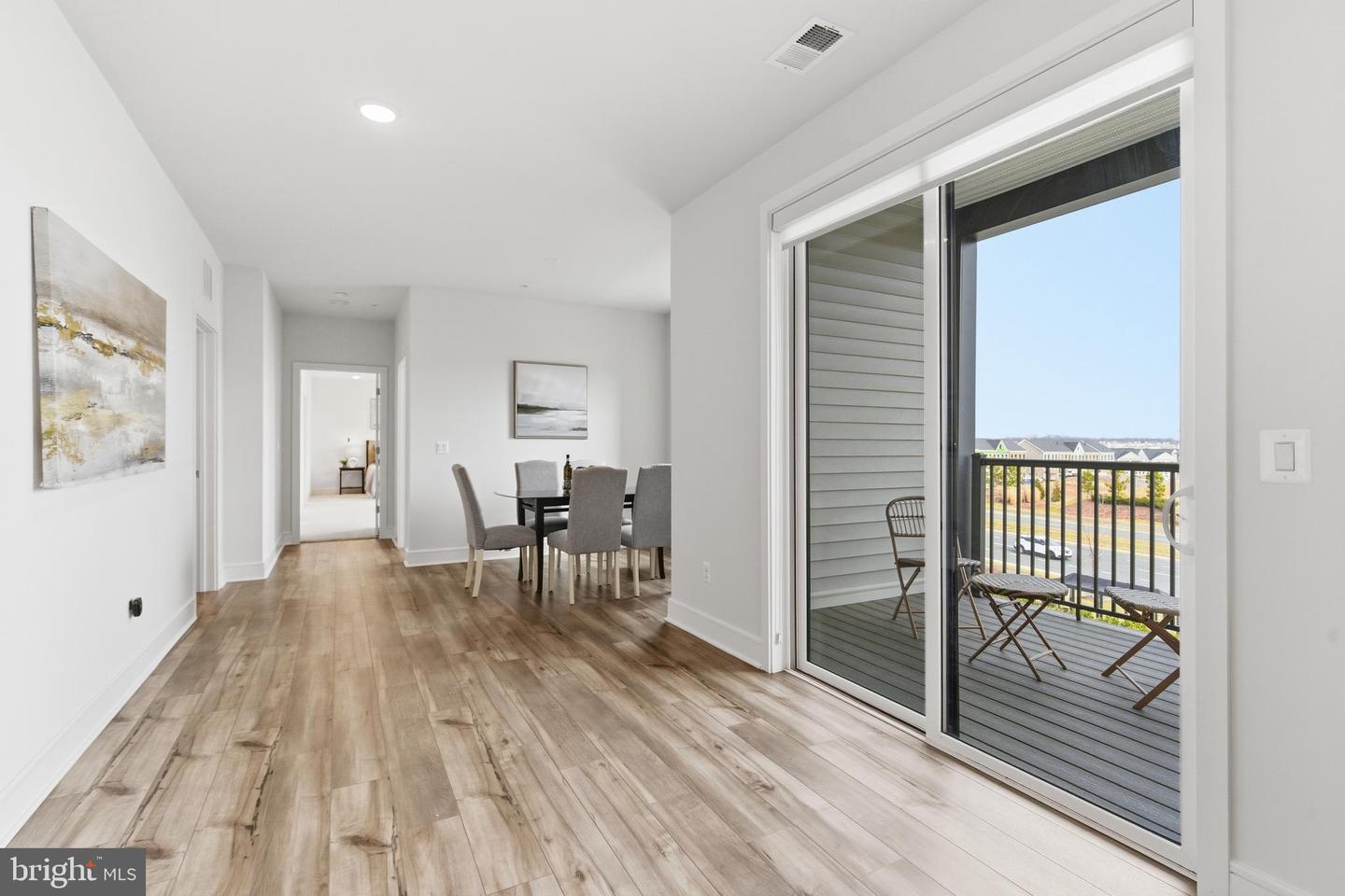 23669 GOLDEN EMBERS SQ #303, ASHBURN, Virginia 20148, 3 Bedrooms Bedrooms, ,2 BathroomsBathrooms,Residential,For sale,23669 GOLDEN EMBERS SQ #303,VALO2112344 MLS # VALO2112344