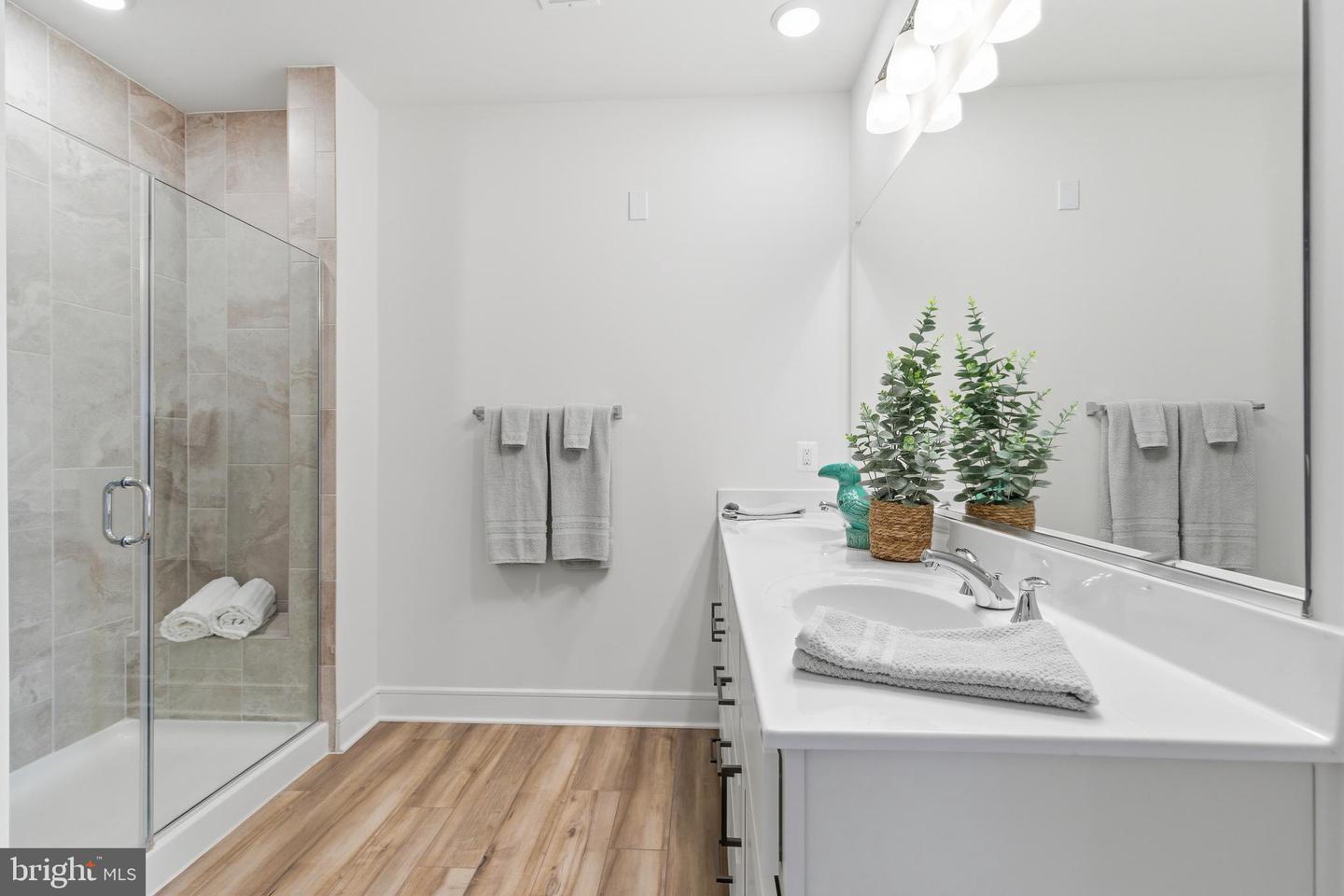 23669 GOLDEN EMBERS SQ #303, ASHBURN, Virginia 20148, 3 Bedrooms Bedrooms, ,2 BathroomsBathrooms,Residential,For sale,23669 GOLDEN EMBERS SQ #303,VALO2112344 MLS # VALO2112344