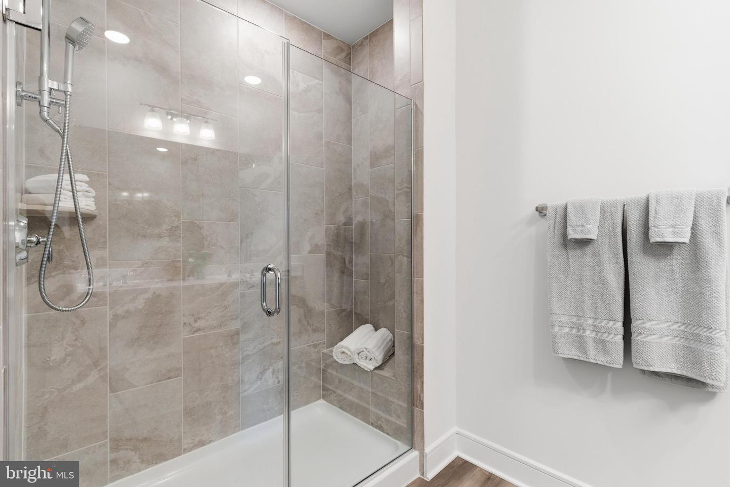 23669 GOLDEN EMBERS SQ #303, ASHBURN, Virginia 20148, 3 Bedrooms Bedrooms, ,2 BathroomsBathrooms,Residential,For sale,23669 GOLDEN EMBERS SQ #303,VALO2112344 MLS # VALO2112344