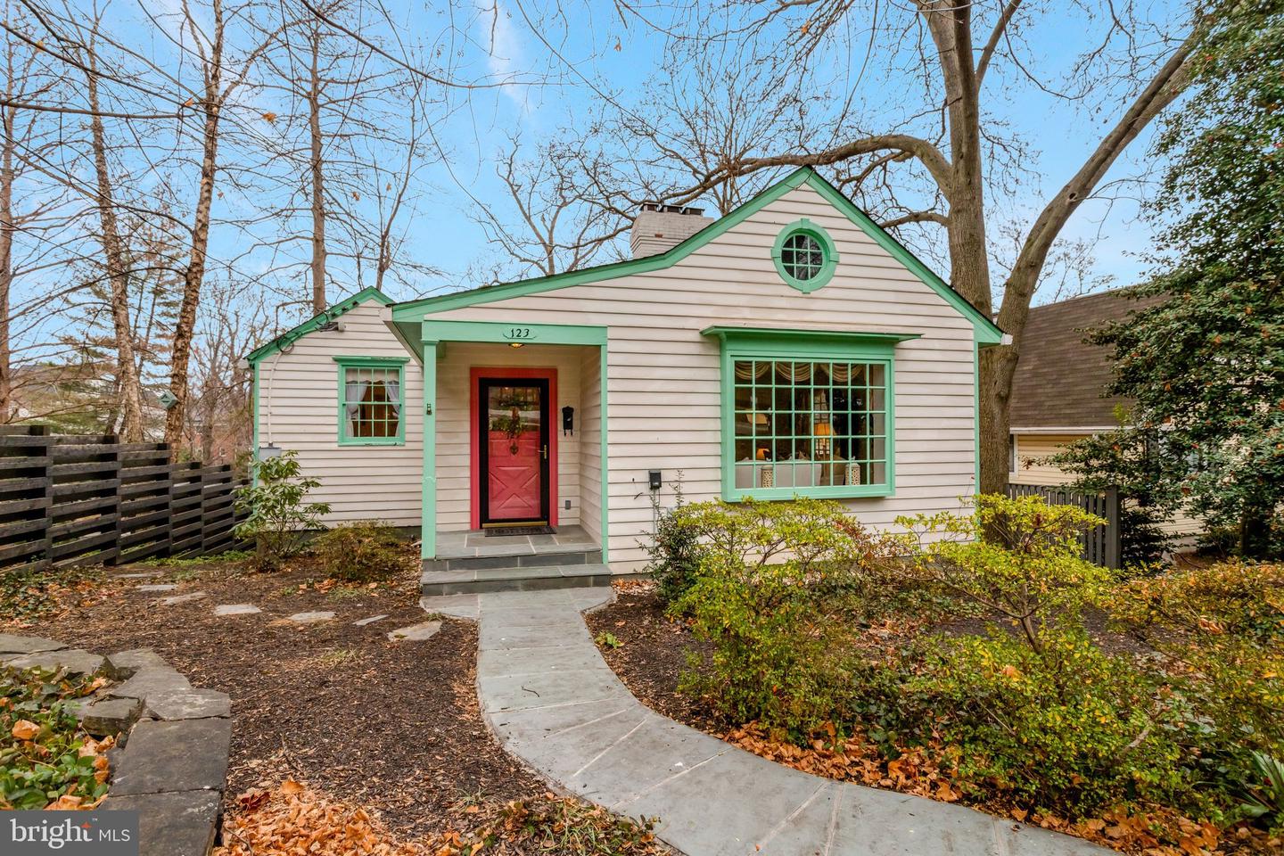 123 N EDGEWOOD ST, ARLINGTON, Virginia 22201, 3 Bedrooms Bedrooms, ,2 BathroomsBathrooms,Residential,For sale,123 N EDGEWOOD ST,VAAR2066992 MLS # VAAR2066992