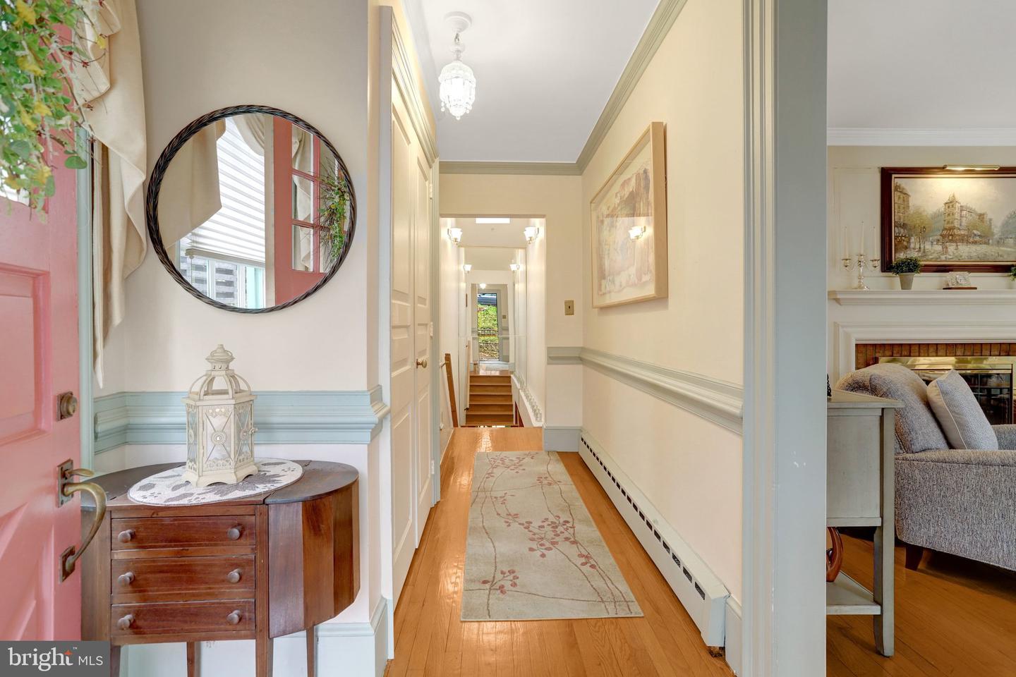 123 N EDGEWOOD ST, ARLINGTON, Virginia 22201, 3 Bedrooms Bedrooms, ,2 BathroomsBathrooms,Residential,For sale,123 N EDGEWOOD ST,VAAR2066992 MLS # VAAR2066992