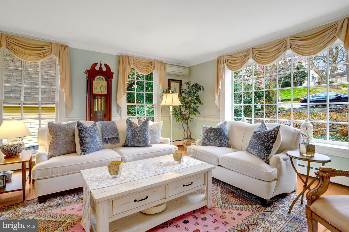 123 N EDGEWOOD ST, ARLINGTON, Virginia 22201, 3 Bedrooms Bedrooms, ,2 BathroomsBathrooms,Residential,For sale,123 N EDGEWOOD ST,VAAR2066992 MLS # VAAR2066992