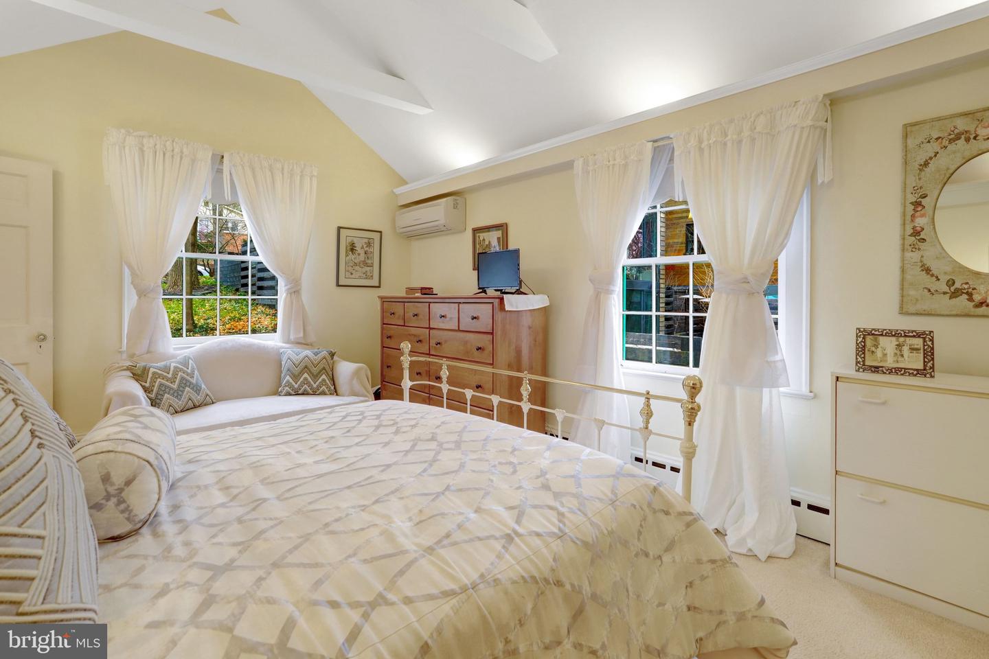 123 N EDGEWOOD ST, ARLINGTON, Virginia 22201, 3 Bedrooms Bedrooms, ,2 BathroomsBathrooms,Residential,For sale,123 N EDGEWOOD ST,VAAR2066992 MLS # VAAR2066992