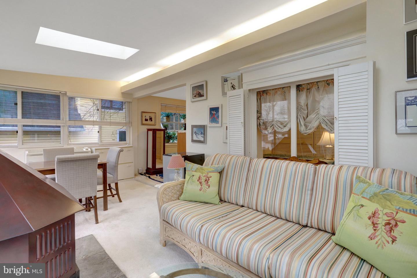 123 N EDGEWOOD ST, ARLINGTON, Virginia 22201, 3 Bedrooms Bedrooms, ,2 BathroomsBathrooms,Residential,For sale,123 N EDGEWOOD ST,VAAR2066992 MLS # VAAR2066992