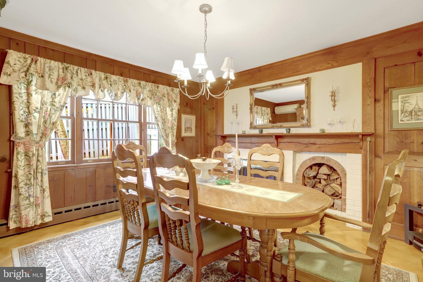 123 N EDGEWOOD ST, ARLINGTON, Virginia 22201, 3 Bedrooms Bedrooms, ,2 BathroomsBathrooms,Residential,For sale,123 N EDGEWOOD ST,VAAR2066992 MLS # VAAR2066992