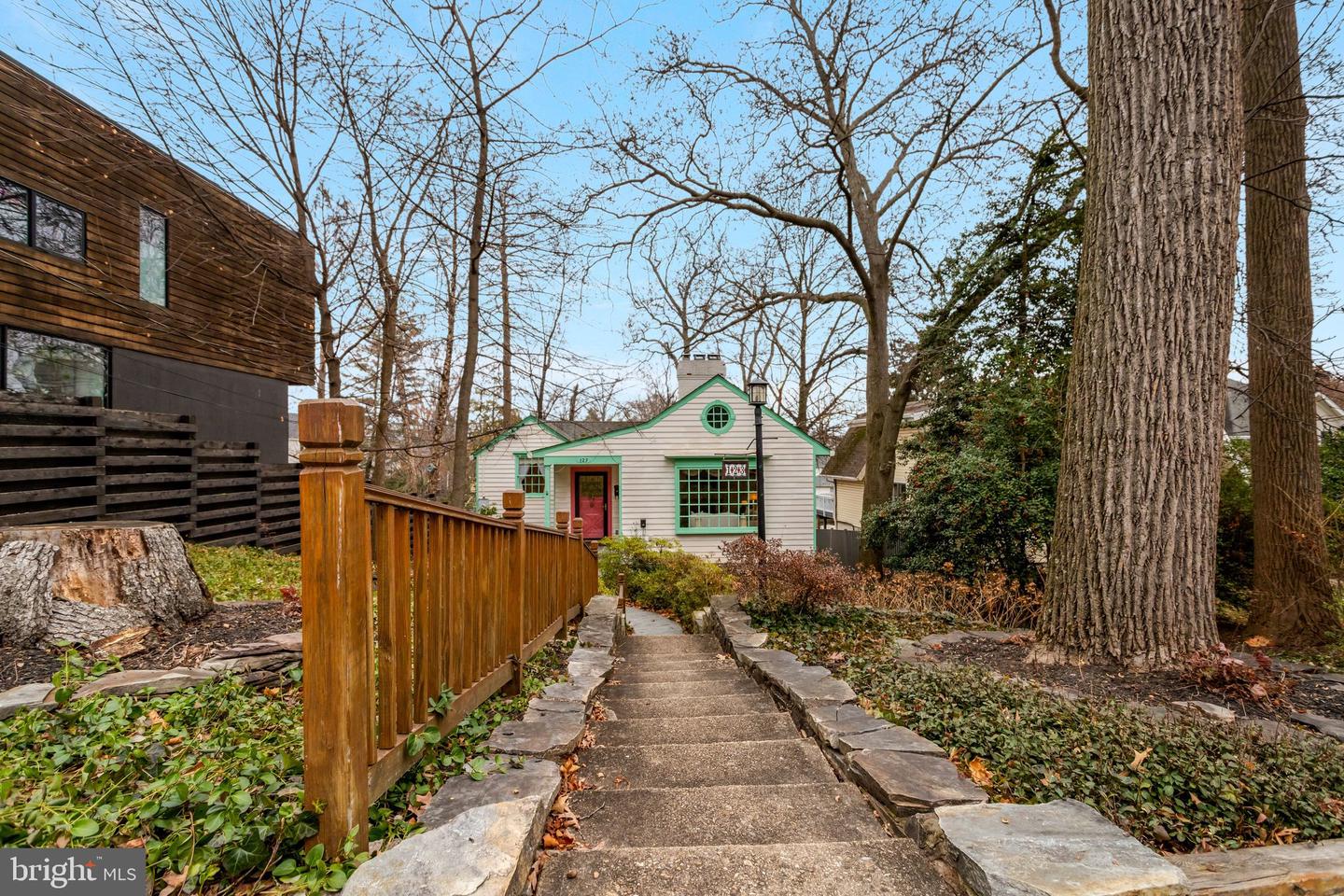 123 N EDGEWOOD ST, ARLINGTON, Virginia 22201, 3 Bedrooms Bedrooms, ,2 BathroomsBathrooms,Residential,For sale,123 N EDGEWOOD ST,VAAR2066992 MLS # VAAR2066992