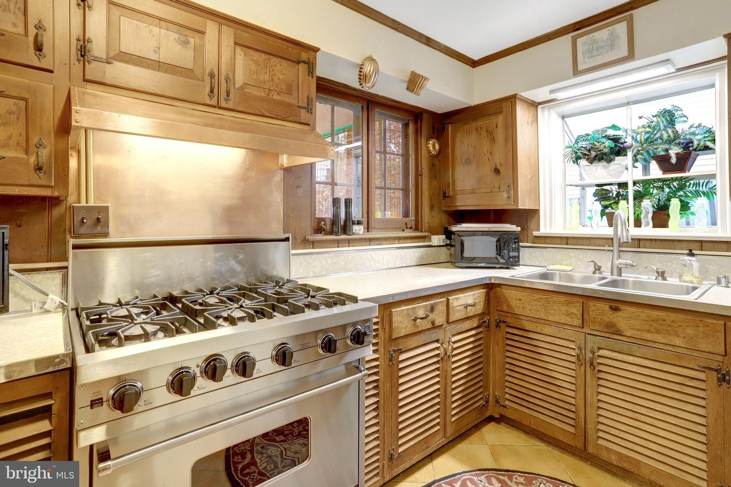 123 N EDGEWOOD ST, ARLINGTON, Virginia 22201, 3 Bedrooms Bedrooms, ,2 BathroomsBathrooms,Residential,For sale,123 N EDGEWOOD ST,VAAR2066992 MLS # VAAR2066992