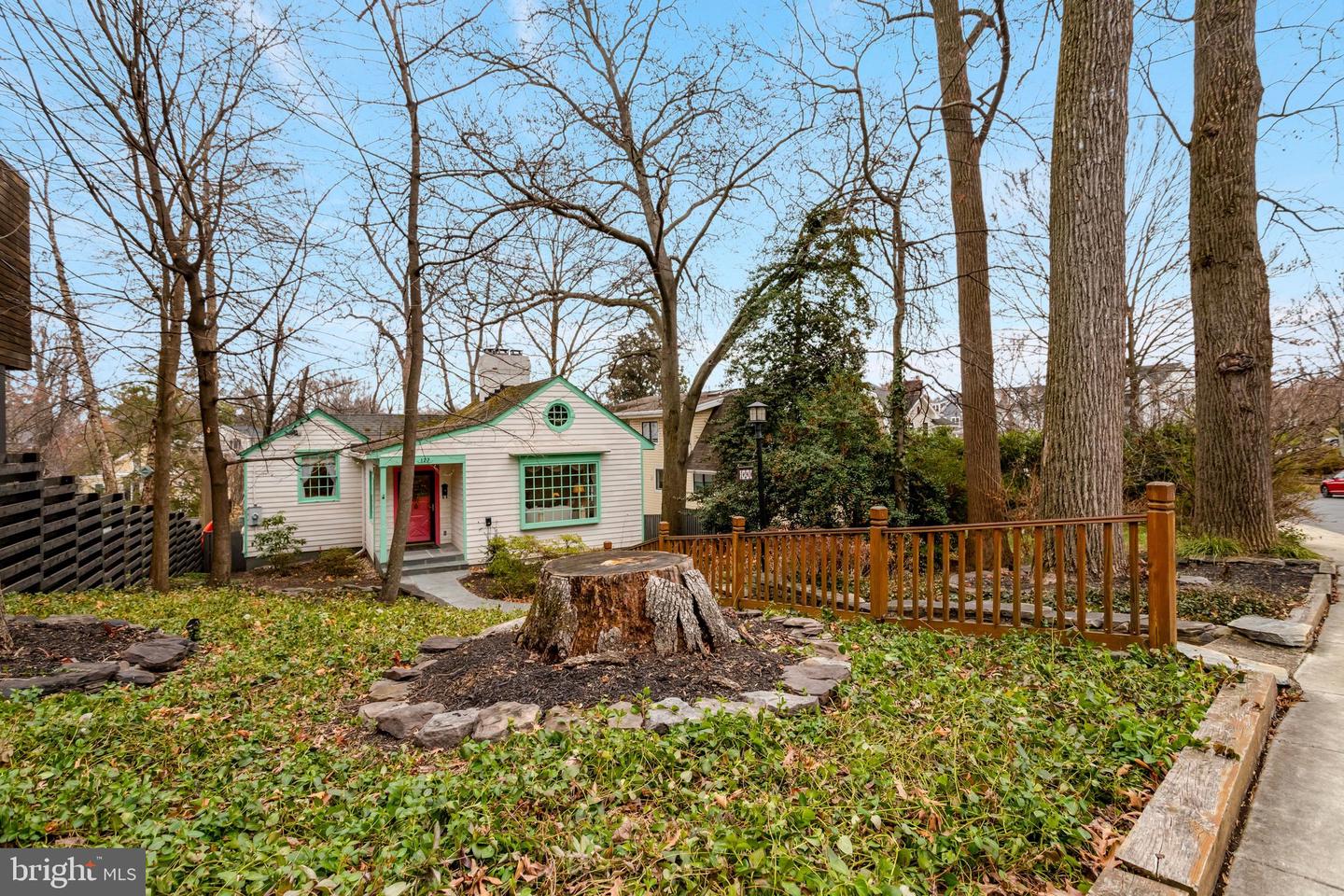 123 N EDGEWOOD ST, ARLINGTON, Virginia 22201, 3 Bedrooms Bedrooms, ,2 BathroomsBathrooms,Residential,For sale,123 N EDGEWOOD ST,VAAR2066992 MLS # VAAR2066992