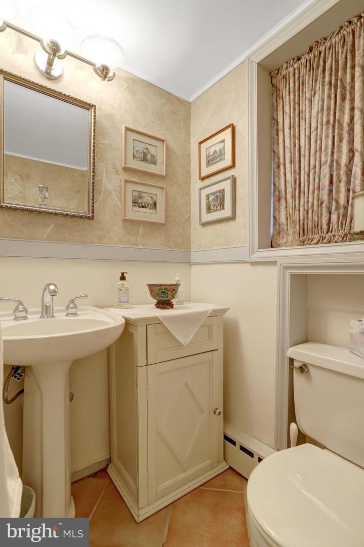 123 N EDGEWOOD ST, ARLINGTON, Virginia 22201, 3 Bedrooms Bedrooms, ,2 BathroomsBathrooms,Residential,For sale,123 N EDGEWOOD ST,VAAR2066992 MLS # VAAR2066992