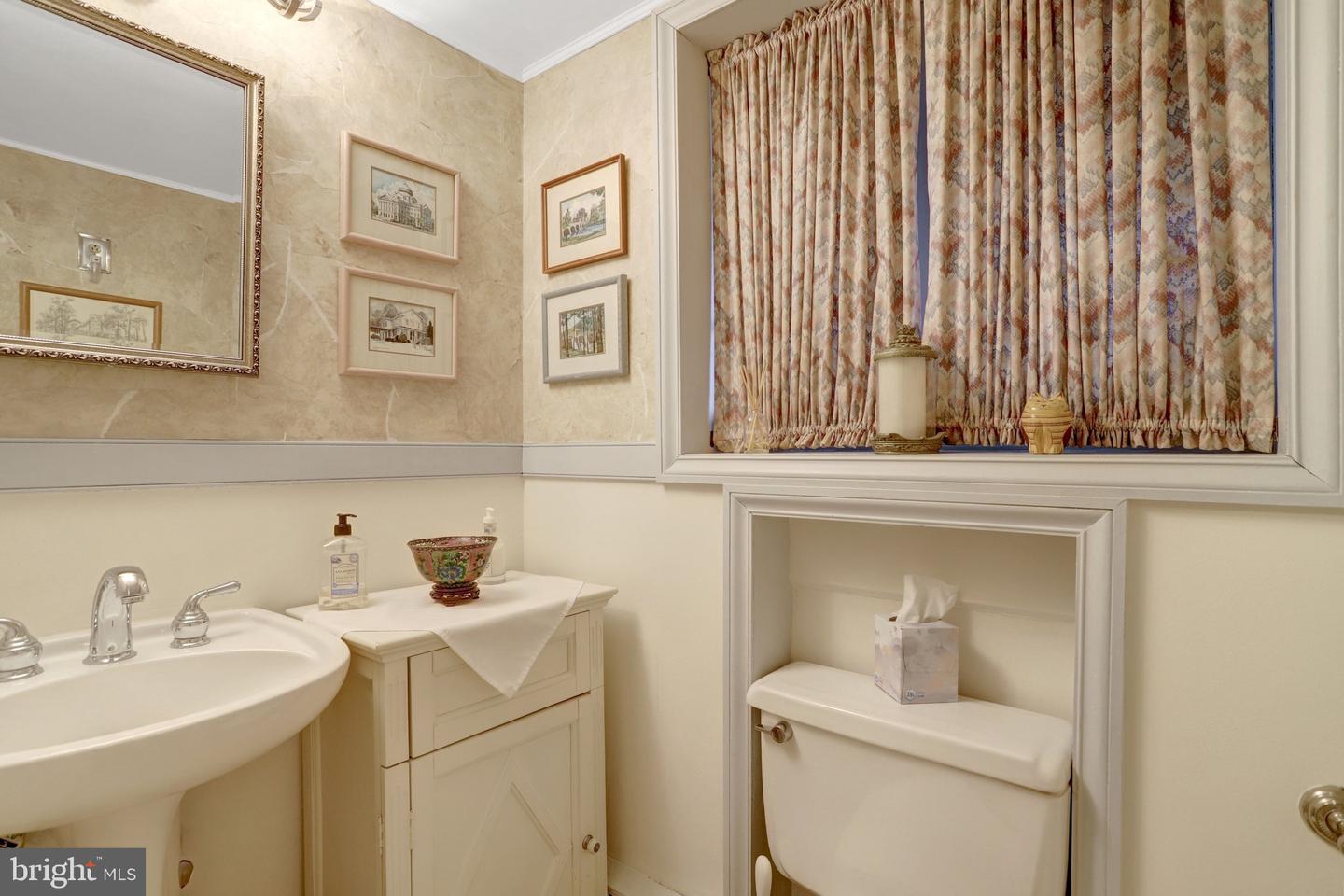 123 N EDGEWOOD ST, ARLINGTON, Virginia 22201, 3 Bedrooms Bedrooms, ,2 BathroomsBathrooms,Residential,For sale,123 N EDGEWOOD ST,VAAR2066992 MLS # VAAR2066992