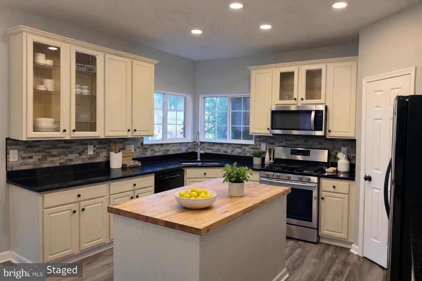 74 NEWBURY DR, STAFFORD, Virginia 22556, 5 Bedrooms Bedrooms, 10 Rooms Rooms,3 BathroomsBathrooms,Residential,For sale,74 NEWBURY DR,VAST2044816 MLS # VAST2044816