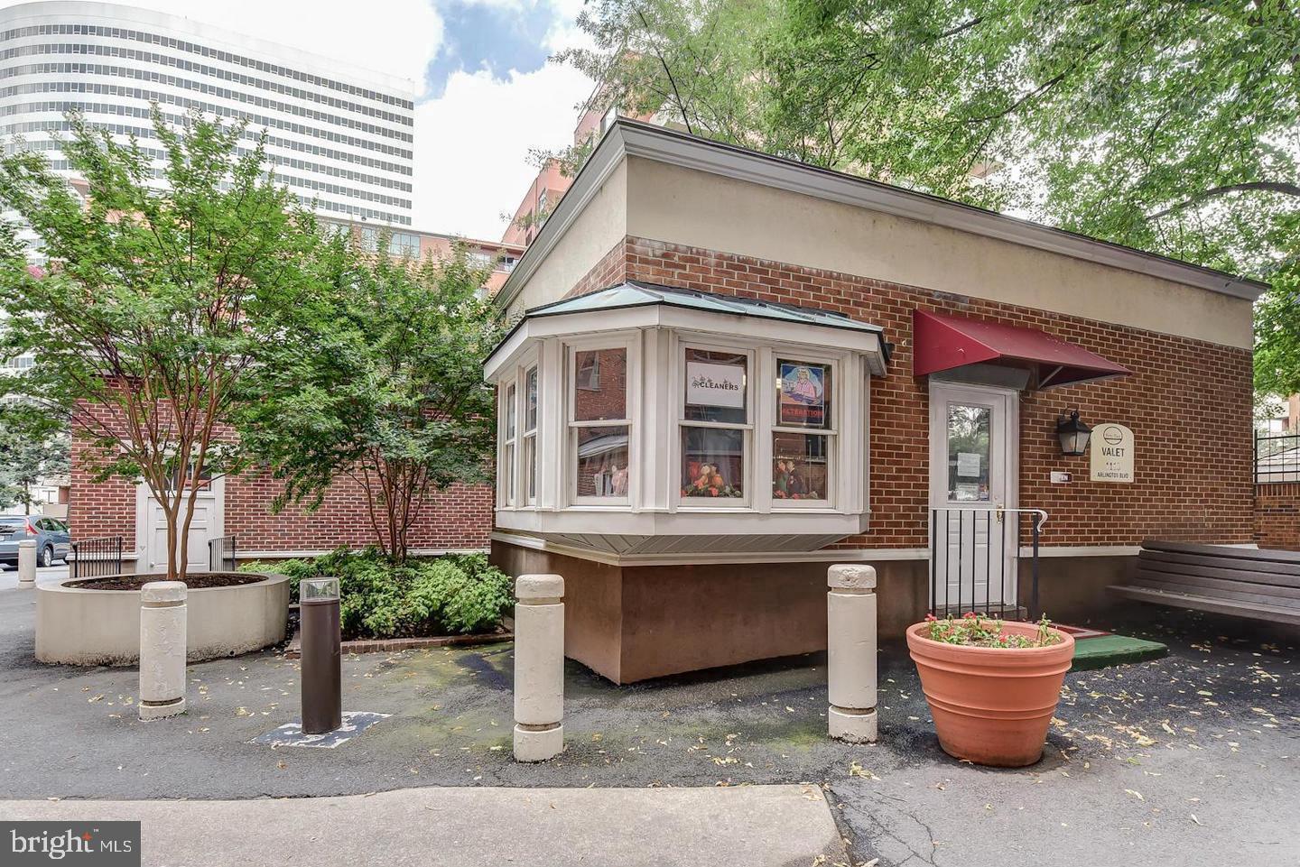 1021 ARLINGTON BLVD #702, ARLINGTON, Virginia 22209, ,1 BathroomBathrooms,Residential,For sale,1021 ARLINGTON BLVD #702,VAAR2067322 MLS # VAAR2067322