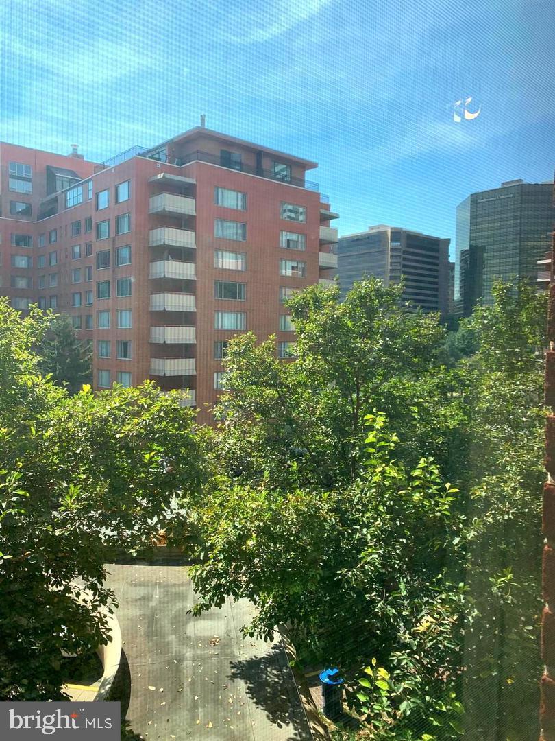 1021 ARLINGTON BLVD #702, ARLINGTON, Virginia 22209, ,1 BathroomBathrooms,Residential,For sale,1021 ARLINGTON BLVD #702,VAAR2067322 MLS # VAAR2067322