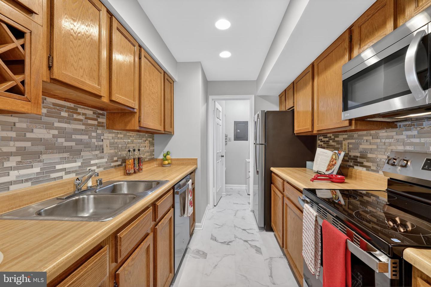 10204-B ASHBROOKE CT #10, OAKTON, Virginia 22124, 2 Bedrooms Bedrooms, ,2 BathroomsBathrooms,Residential,For sale,10204-B ASHBROOKE CT #10,VAFX2284534 MLS # VAFX2284534