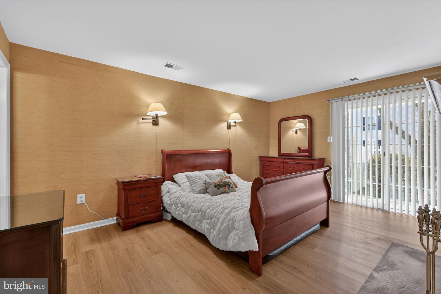 10204-B ASHBROOKE CT #10, OAKTON, Virginia 22124, 2 Bedrooms Bedrooms, ,2 BathroomsBathrooms,Residential,For sale,10204-B ASHBROOKE CT #10,VAFX2284534 MLS # VAFX2284534