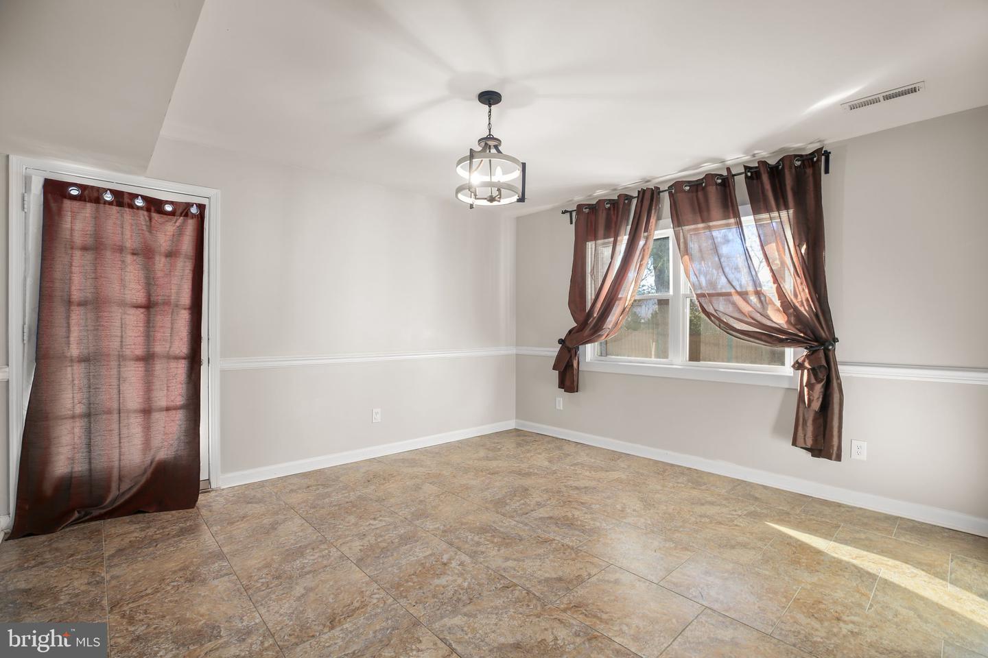 11908 KENNEDY LN, FREDERICKSBURG, Virginia 22407, 5 Bedrooms Bedrooms, ,3 BathroomsBathrooms,Residential,For sale,11908 KENNEDY LN,VASP2038754 MLS # VASP2038754