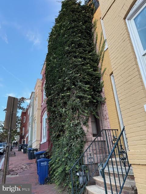 1211 34TH ST NW, WASHINGTON, District Of Columbia 20007, 3 Bedrooms Bedrooms, ,2 BathroomsBathrooms,Residential,For sale,1211 34TH ST NW,DCDC2242282 MLS # DCDC2242282